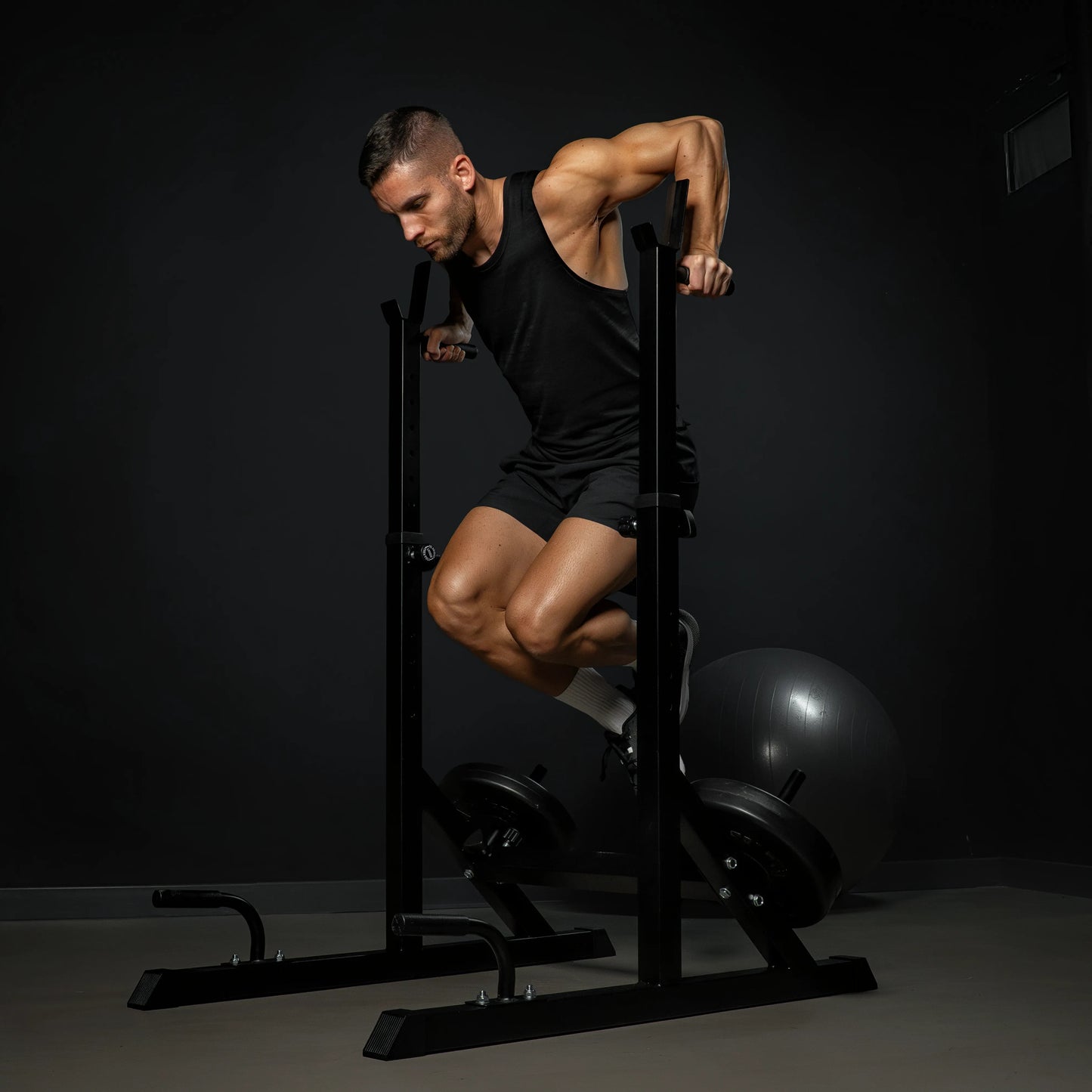 Squat Rack Regolabile con Dip Bar